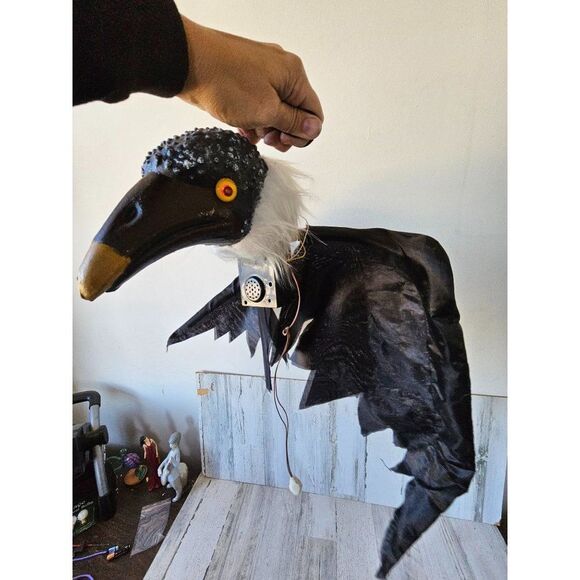 Animated crow bird Halloween prop hanging unique - Picture 3 of 9